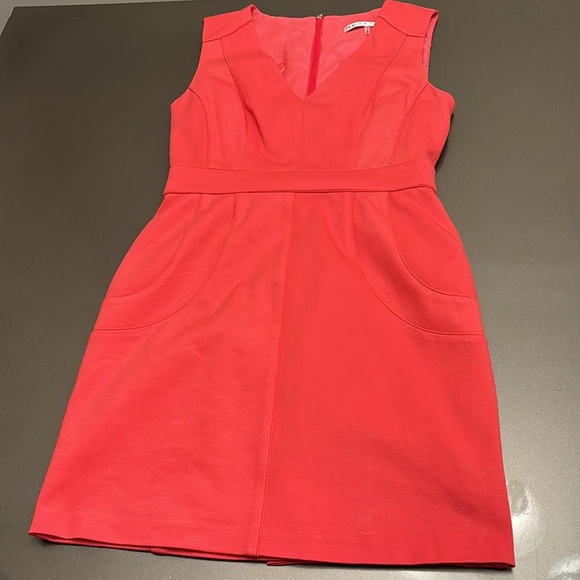 Ladies Gently Worn TRINA TURK SLEEVELESS DRESS - Picture 5 of 9